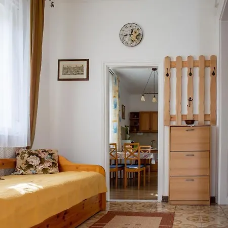 شقة Ket Cica Apartman