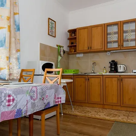 Ket Cica Apartman *