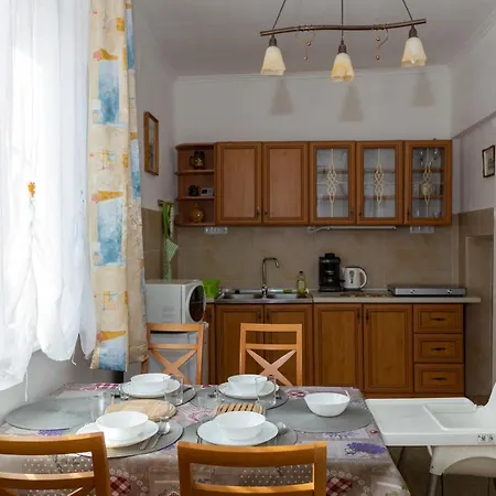 شقة Ket Cica Apartman