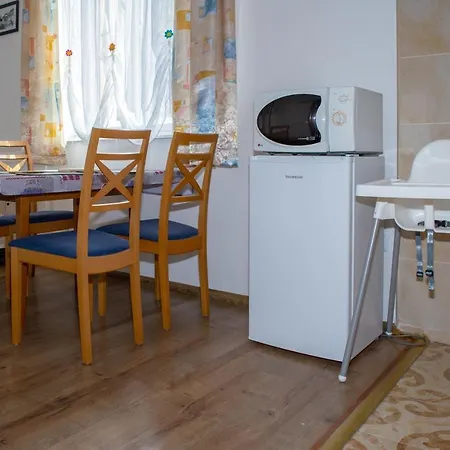 شقة Ket Cica Apartman *